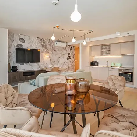 Sunny Lol Port In The Centre Apartment *