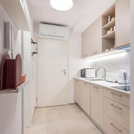 Sunny Lol Port In The Centre Apartment
