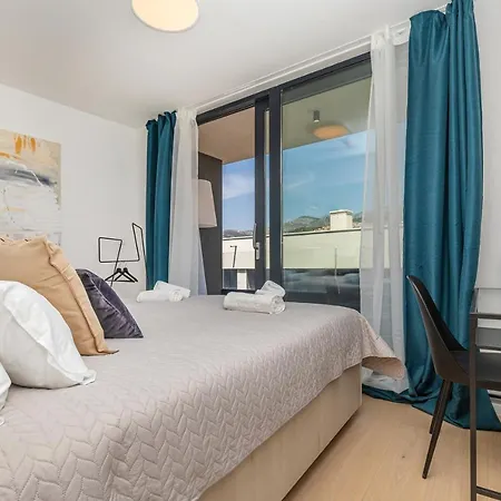 Sunny Lol Port In The Centre Apartment *