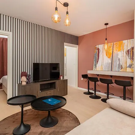 Sunny Lol Port In The Centre Apartment *